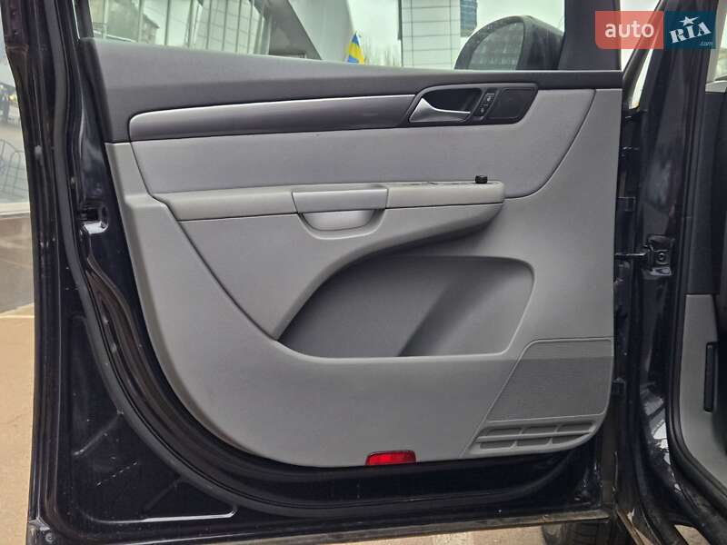Минивэн SEAT Alhambra 2012 в Киеве