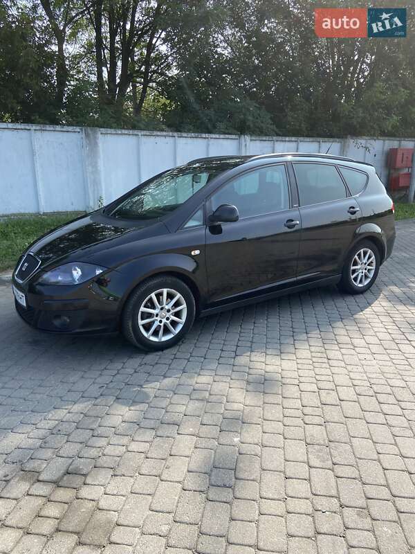 Минивэн SEAT Altea XL 2015 в Мостиске