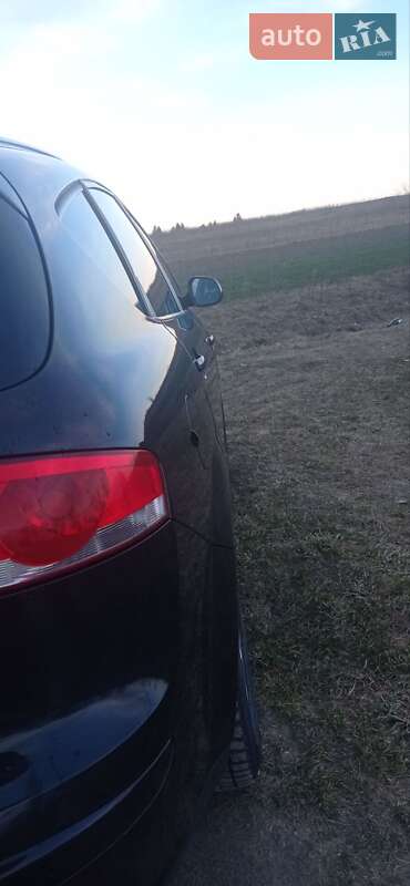 Минивэн SEAT Altea 2009 в Вишневом фото 6 Минивэн SEAT Altea 2009 в Вишневом