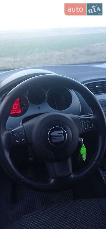 Минивэн SEAT Altea 2009 в Вишневом фото 15 Минивэн SEAT Altea 2009 в Вишневом