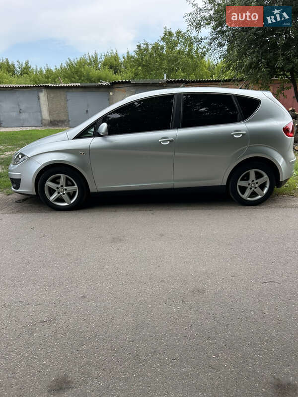 Минивэн SEAT Altea 2010 в Узине