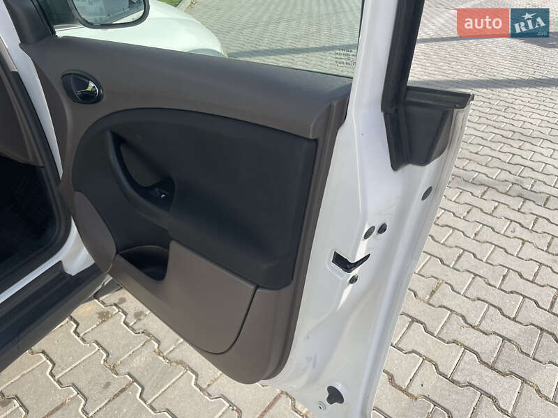 Минивэн SEAT Altea 2008 в Кицмани фото 27 Минивэн SEAT Altea 2008 в Кицмани