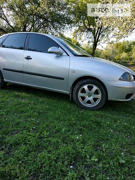Седан SEAT Cordoba 2004 в Кременці