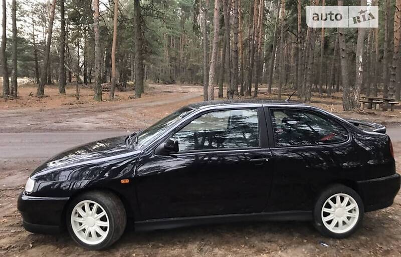 Купе SEAT Cordoba 1999 в Ровно