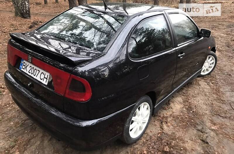 Купе SEAT Cordoba 1999 в Ровно
