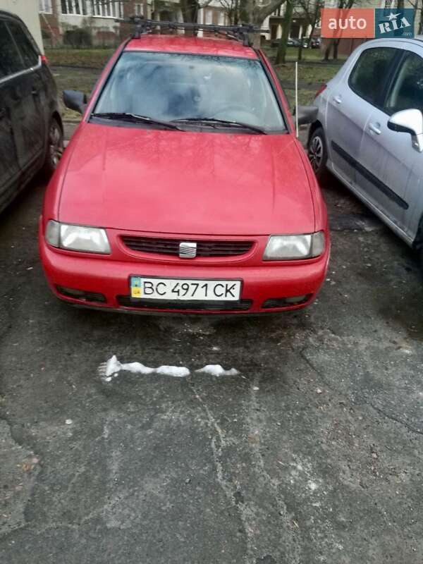 Хэтчбек SEAT Cordoba 1996 в Львове