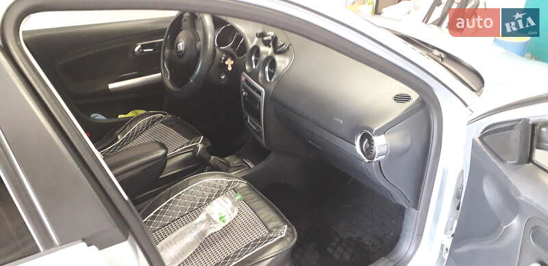 Седан SEAT Cordoba 2007 в Львове