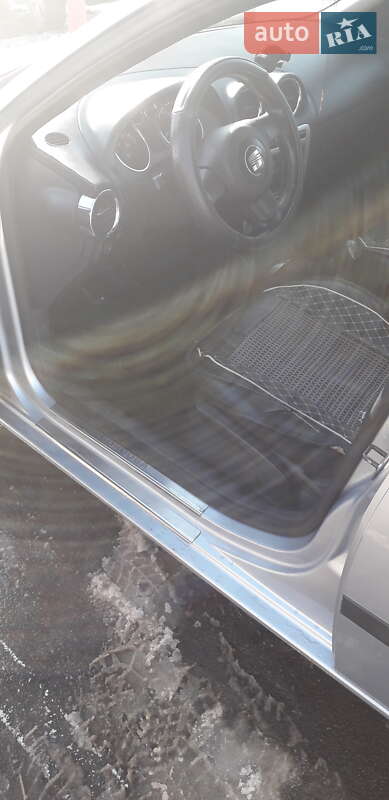 Седан SEAT Cordoba 2007 в Львове