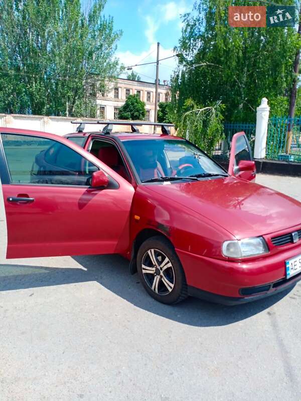 Седан SEAT Cordoba 1997 в Кривом Роге