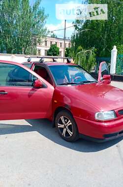Седан SEAT Cordoba 1997 в Кривом Роге