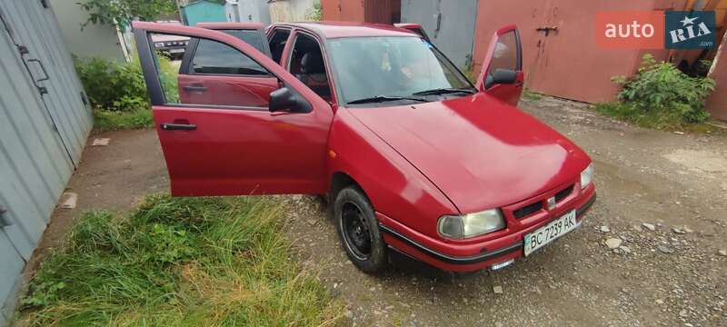 Седан SEAT Cordoba 1996 в Дрогобыче