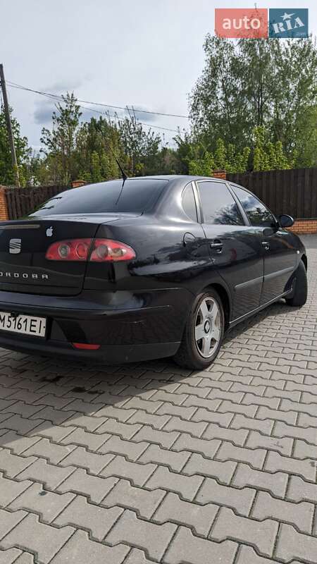 Седан SEAT Cordoba 2008 в Вишневом