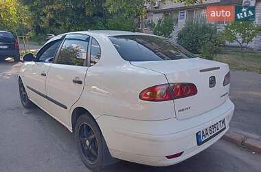 Седан SEAT Cordoba 2004 в Києві