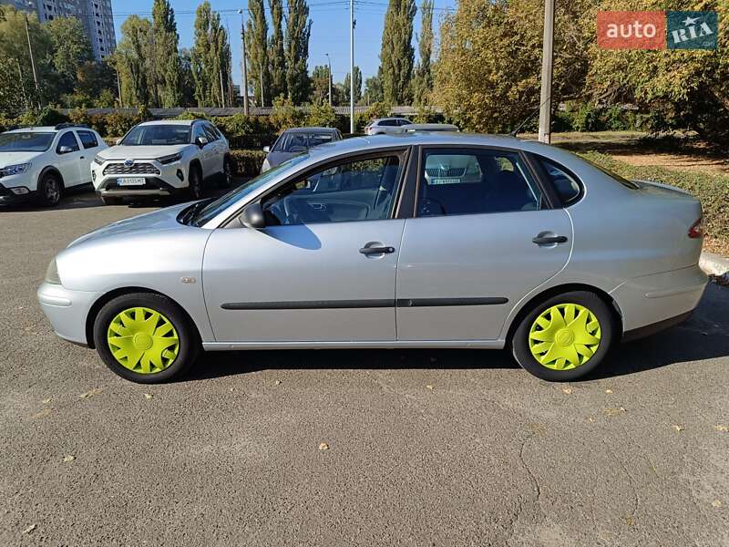 Седан SEAT Cordoba 2009 в Києві