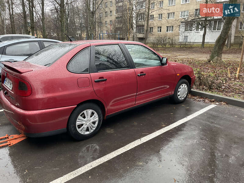 Седан SEAT Cordoba 1998 в Николаеве