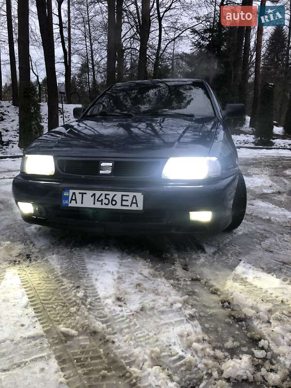 Седан SEAT Cordoba 1996 в Стебнику