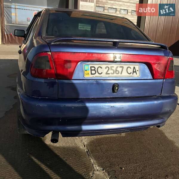 Седан SEAT Cordoba 1995 в Ходорове