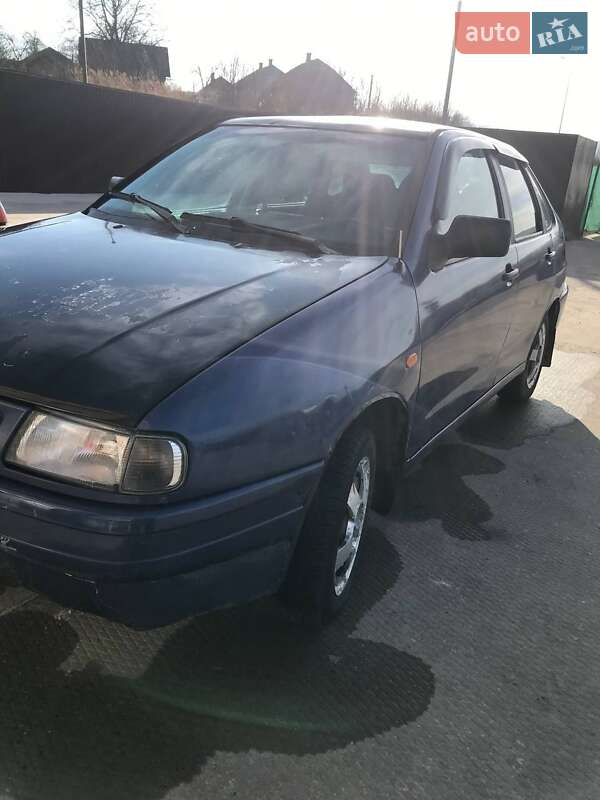 Седан SEAT Cordoba 1995 в Ходорове