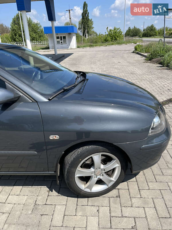Седан SEAT Cordoba 2008 в Семенівці