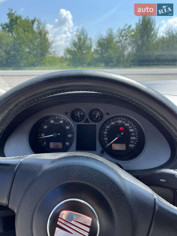 Седан SEAT Cordoba 2008 в Семенівці