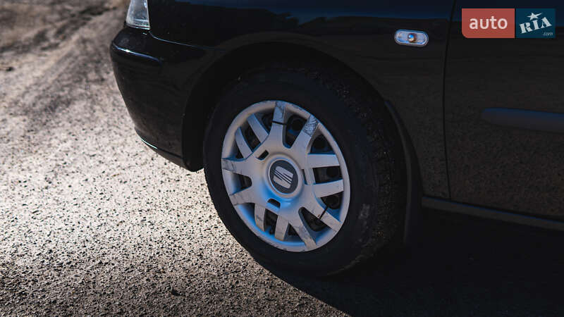 Седан SEAT Cordoba 2007 в Львове