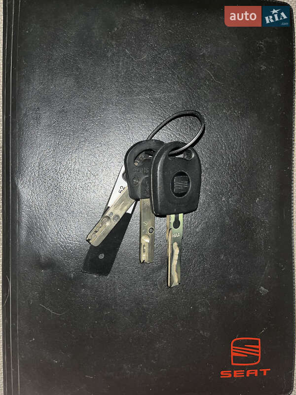 Седан SEAT Cordoba 2007 в Львове