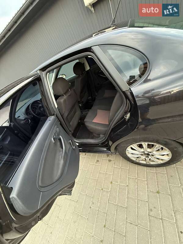 Седан SEAT Cordoba 2008 в Малехове