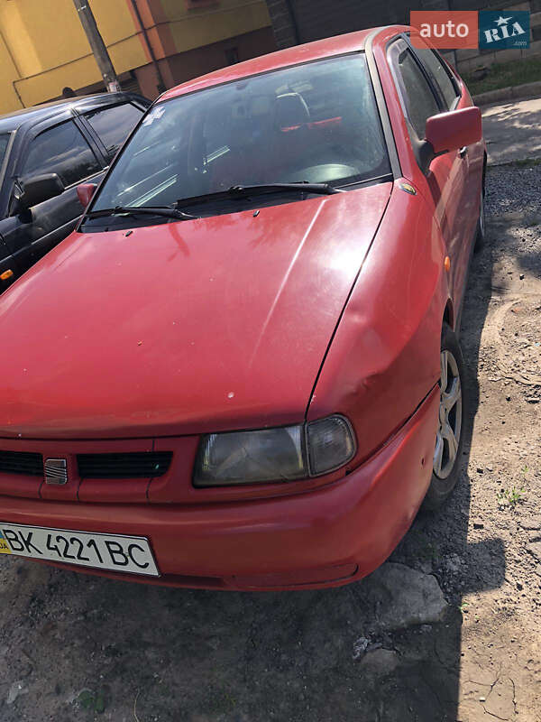 Седан SEAT Cordoba 1995 в Рівному