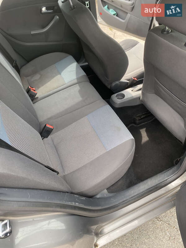 Седан SEAT Cordoba 2005 в Киеве