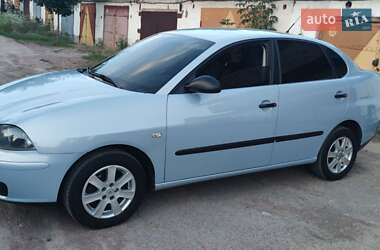 Седан SEAT Cordoba 2004 в Коростене