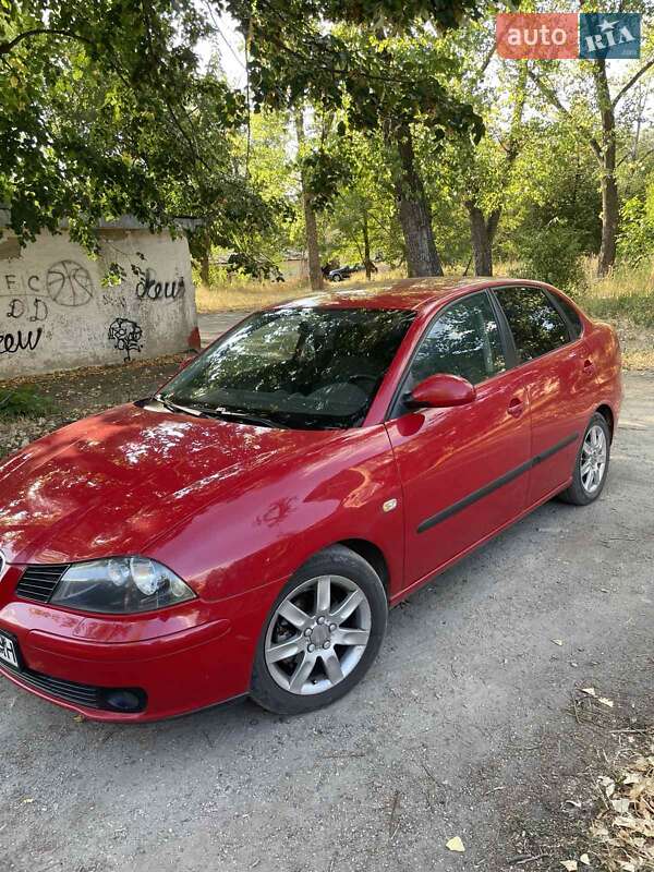 Седан SEAT Cordoba 2006 в Жовтих Водах