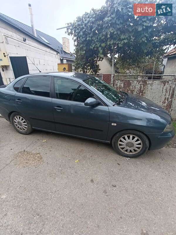 Седан SEAT Cordoba 2007 в Хусте