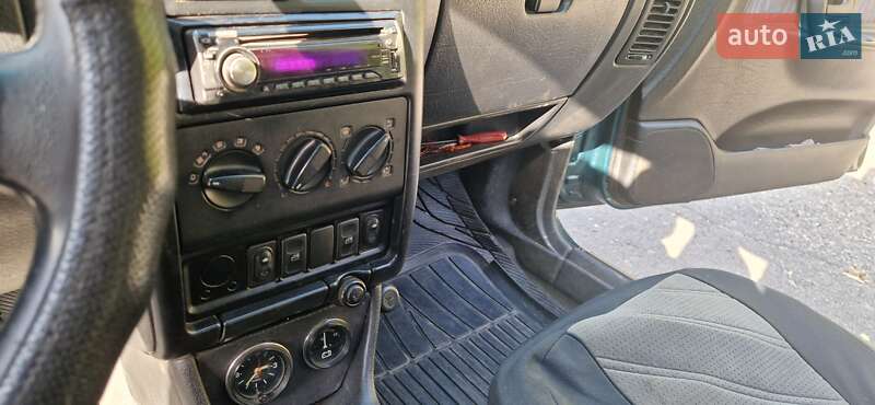 Седан SEAT Cordoba 1999 в 