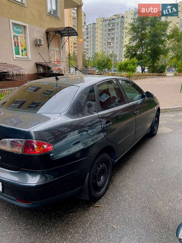 Седан SEAT Cordoba 2008 в Киеве