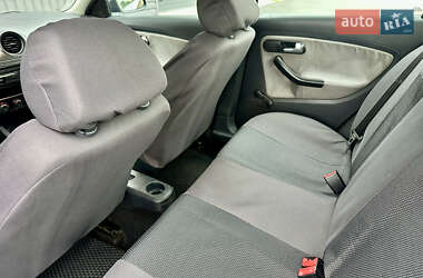 Седан SEAT Cordoba 2003 в 