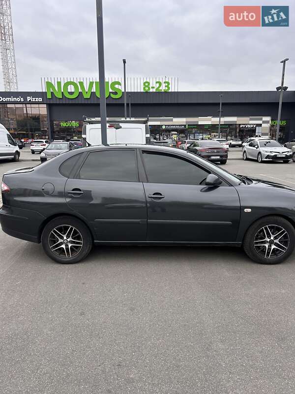 Седан SEAT Cordoba 2008 в Киеве
