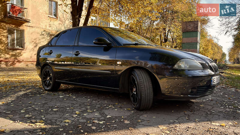 Седан SEAT Cordoba 2008 в Кривому Розі