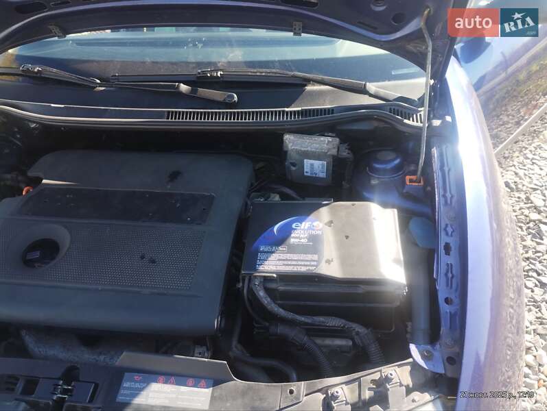 Седан SEAT Cordoba 2004 в Дрогобыче