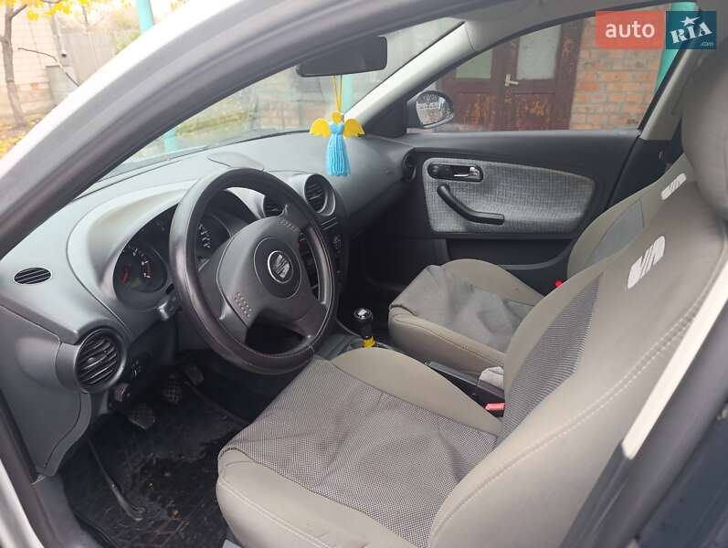 Седан SEAT Cordoba 2004 в Бердичеві