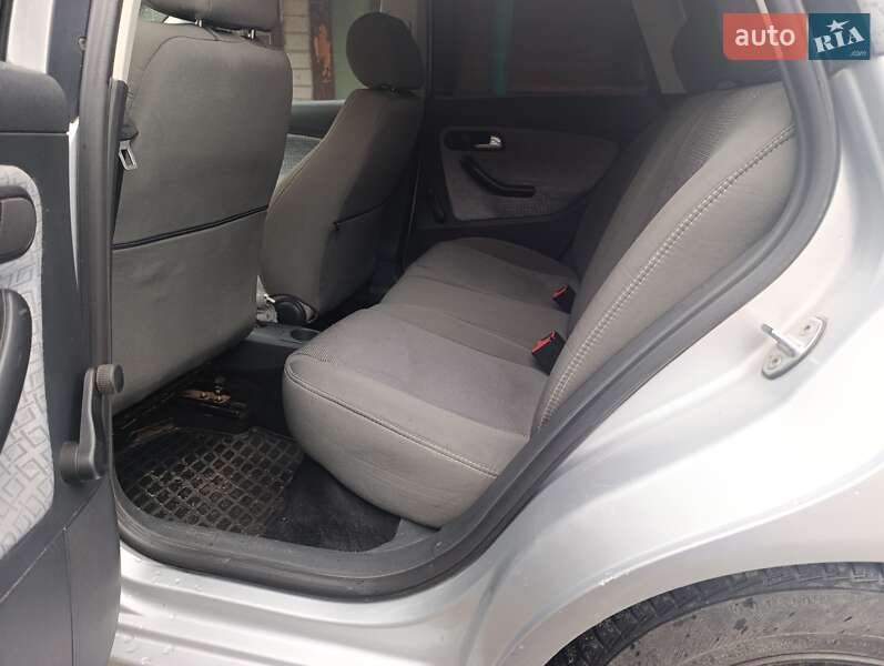 Седан SEAT Cordoba 2004 в Бердичеві