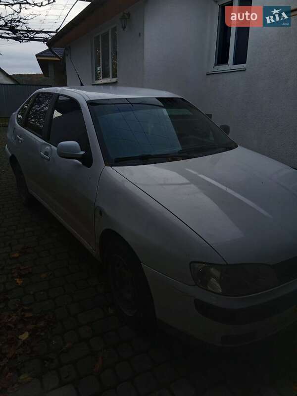 Седан SEAT Cordoba 2001 в Иршаве фото Седан SEAT Cordoba 2001 в Иршаве