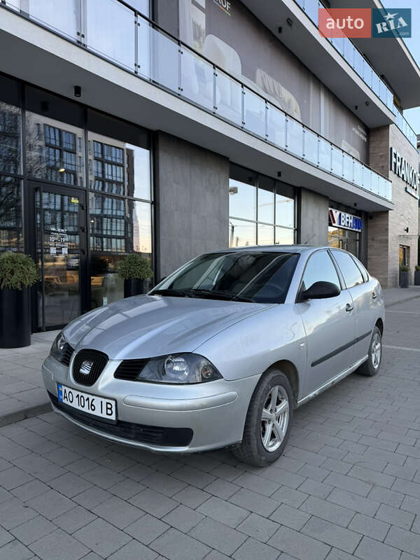 Седан SEAT Cordoba 2003 в Ужгороді фото Седан SEAT Cordoba 2003 в Ужгороді