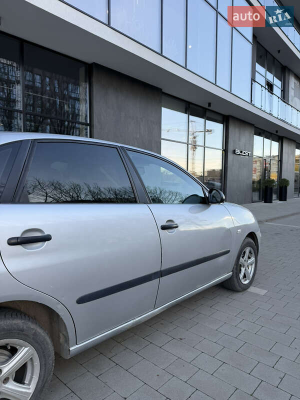 Седан SEAT Cordoba 2003 в Ужгороді фото 5 Седан SEAT Cordoba 2003 в Ужгороді