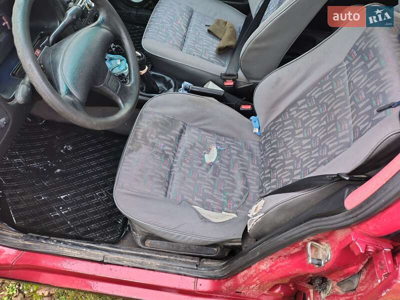 Седан SEAT Cordoba 1999 в Самборі