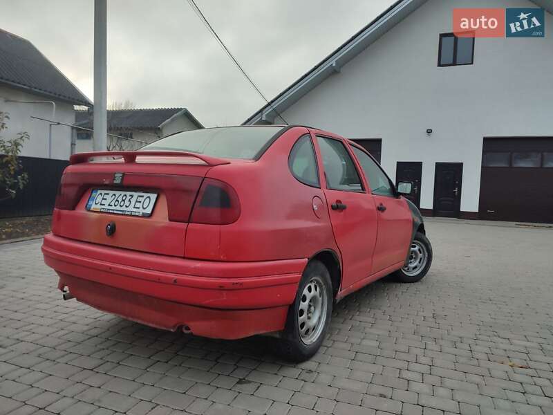 Седан SEAT Cordoba 1994 в Чернівцях