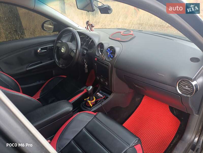 Седан SEAT Cordoba 2007 в Ромнах