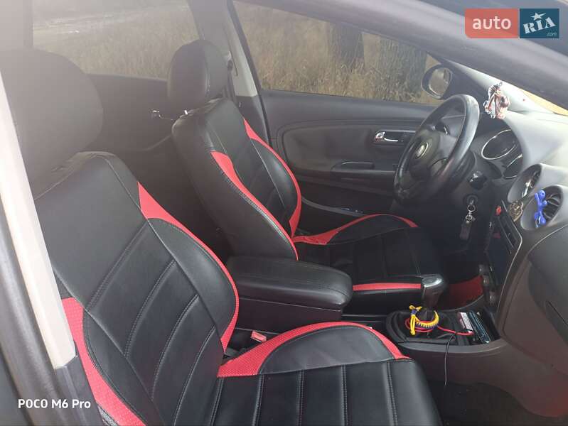 Седан SEAT Cordoba 2007 в Ромнах