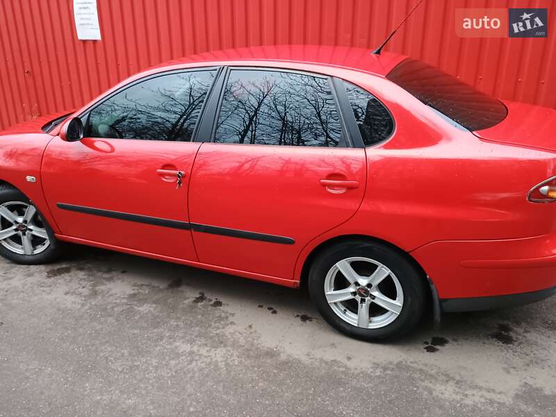 Седан SEAT Cordoba 2005 в Киеве