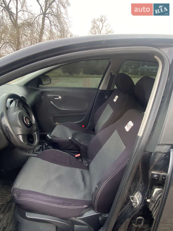 Седан SEAT Cordoba 2007 в Каневе