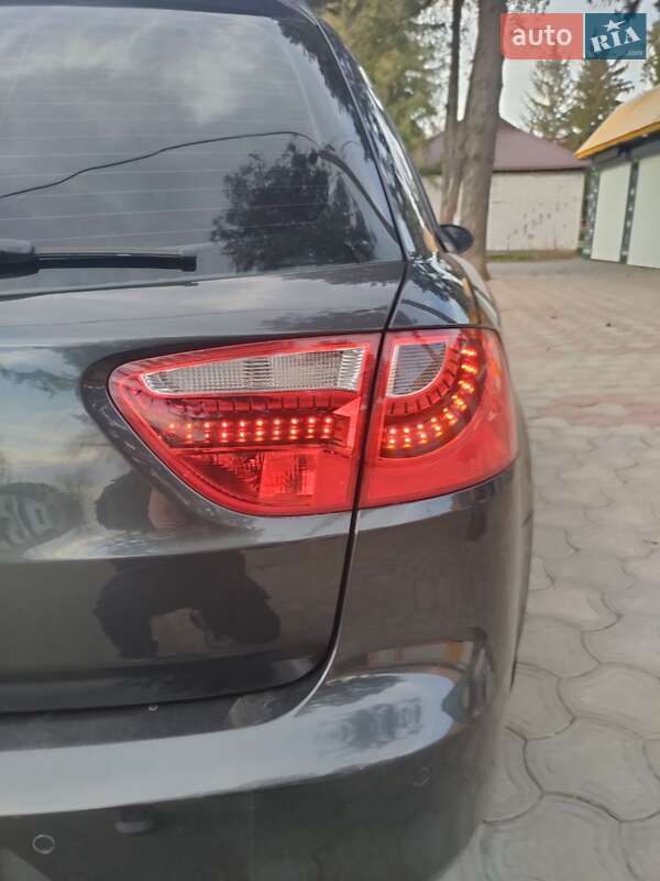 Седан SEAT Exeo 2011 в Умани